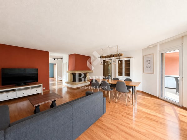 Spacieux 4.5 pièces avec cheminée, balcon et place de parc en sous-sol 2