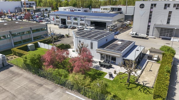 Habitation et atelier professionnel en zone industrielle 12