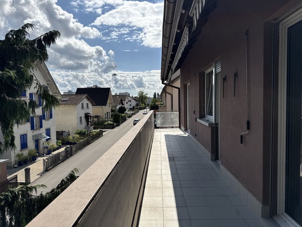 Lumineux appartement avec grand balcon dans petit immeuble 5