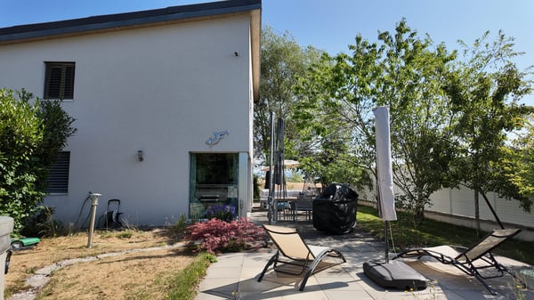 Belle maison familiale avec jacuzzi et joli jardin 12