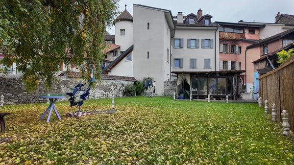 Pour investisseurs! 3 appartements et 1 local commercial 2