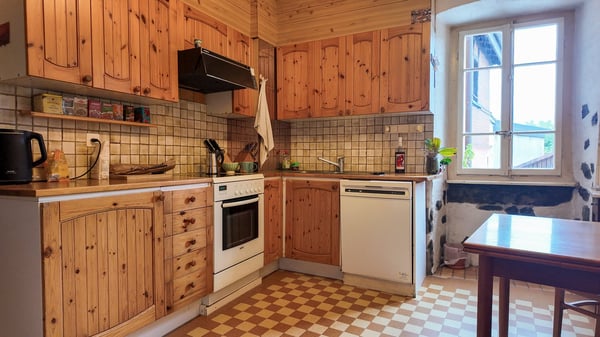 Pour investisseurs! 3 appartements et 1 local commercial 6