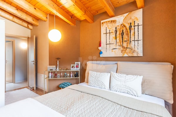 Maison récente avec terrasses et vue dégagée 8