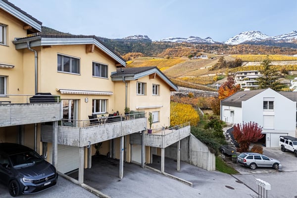 Maison récente avec terrasses et vue dégagée 1