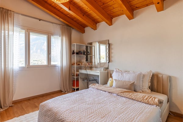 Maison récente avec terrasses et vue dégagée 7