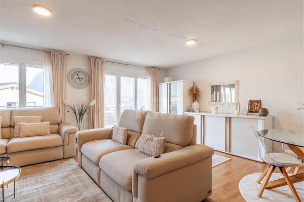 Maison récente avec terrasses et vue dégagée 2