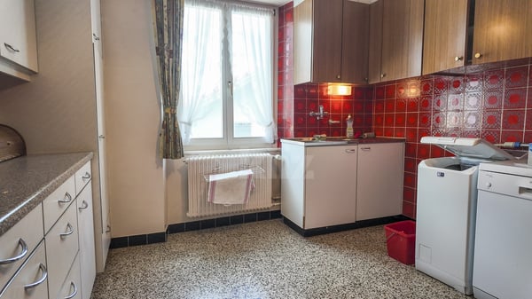 Charmante maison de 3 appartements et un local commercial 9