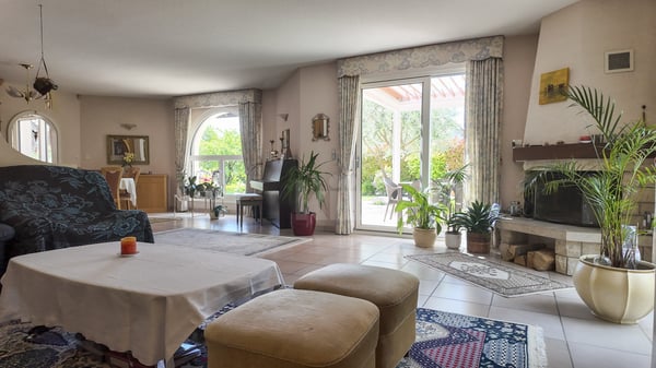 Superbe maison individuelle avec jardin et piscine 2