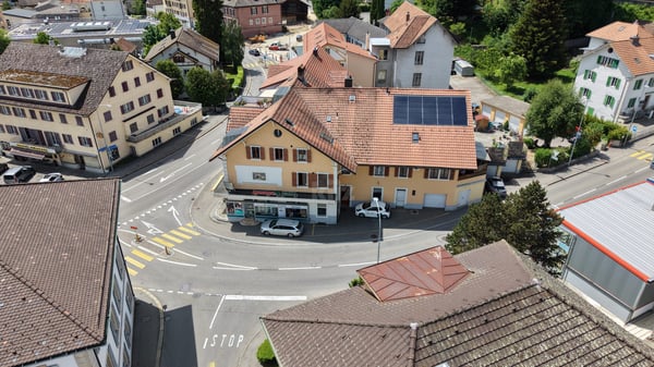 Immeuble de rendement idéalement située au centre du village 1