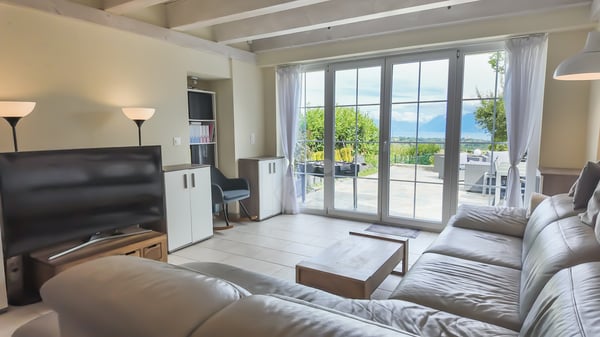 Charmante maison mitoyenne avec grand jardin et vue dégagée 1