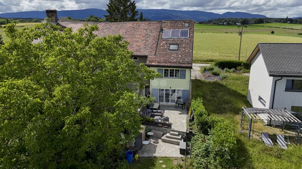 Charmante maison mitoyenne avec grand jardin et vue dégagée 12