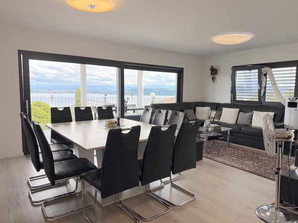 Maison récente de trois appartements avec vue sur le lac 4