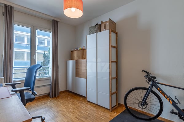 Bel appartement rénové avec balcon au centre de Genève 9