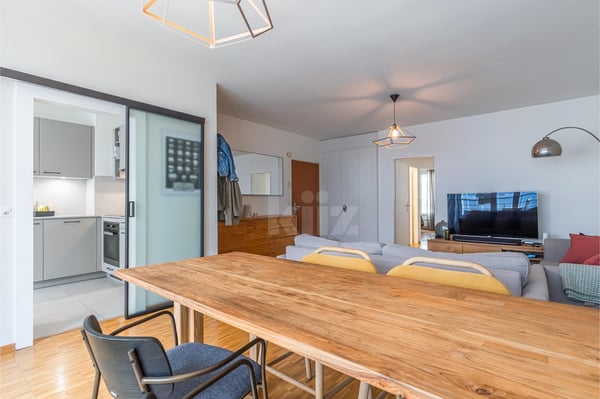 Bel appartement rénové avec balcon au centre de Genève 4