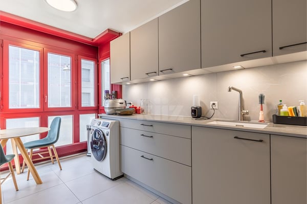 Bel appartement rénové avec balcon au centre de Genève 6