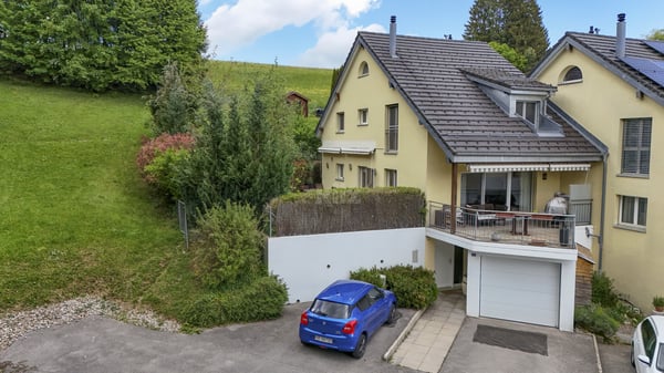 Charmante villa avec terrasses, jardin et vue dégagée 1