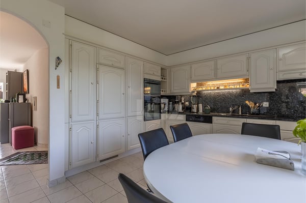 Splendide villa familiale avec piscine et cuisine extérieure 5