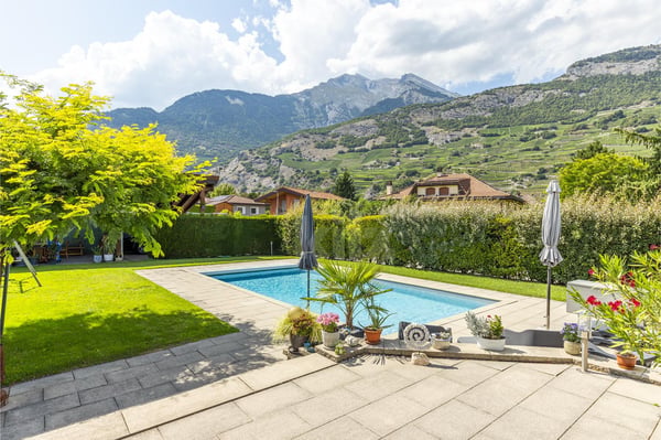 Splendide villa familiale avec piscine et cuisine extérieure 12