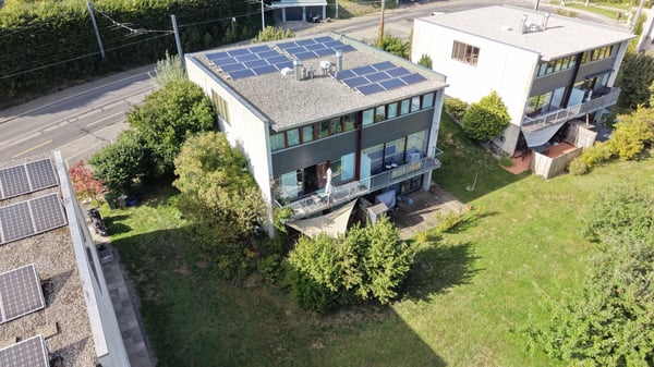 Superbe maison mitoyenne avec jardin arboré