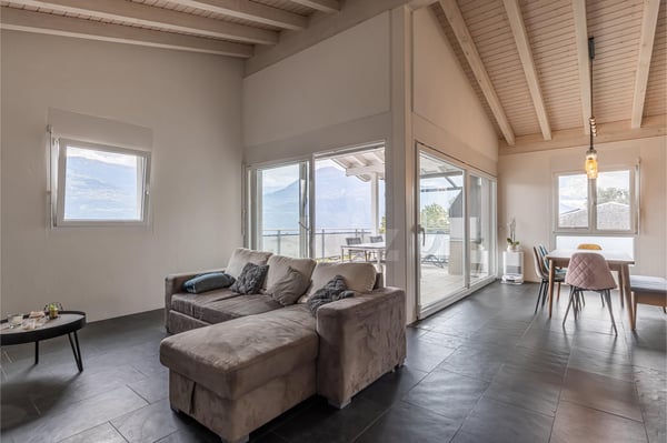 Bel appartement avec grand balcon et vue sur la plaine 2