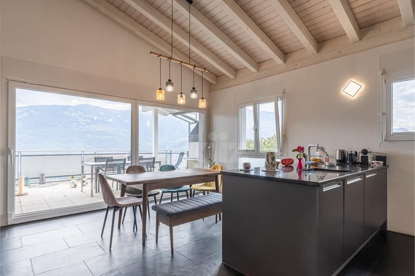 Bel appartement avec grand balcon et vue sur la plaine