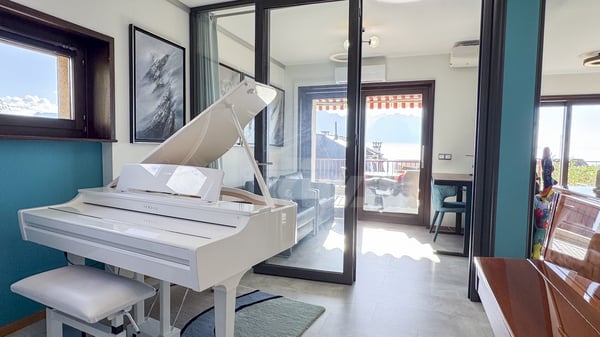 Bel appartement rénové avec balcon et vue panoramique 9