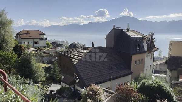 Bel appartement rénové avec balcon et vue panoramique 4