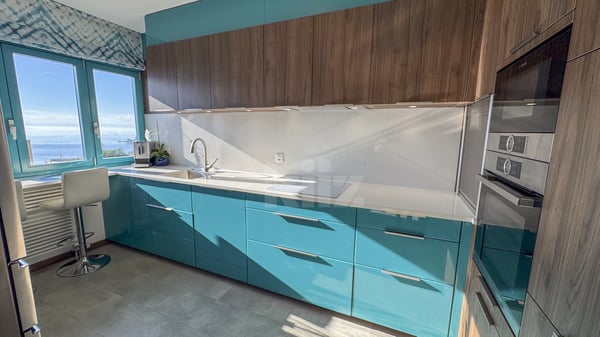 Bel appartement rénové avec balcon et vue panoramique 6
