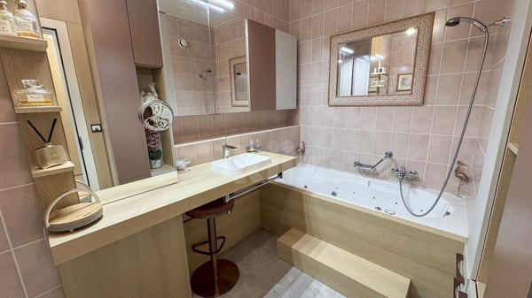 Bel appartement rénové avec balcon et vue panoramique 11