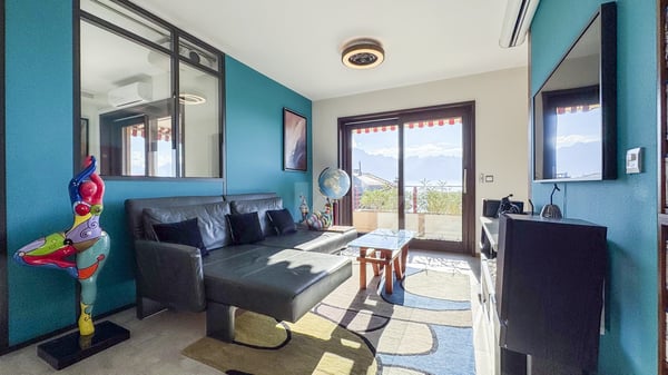 Bel appartement rénové avec balcon et vue panoramique 3