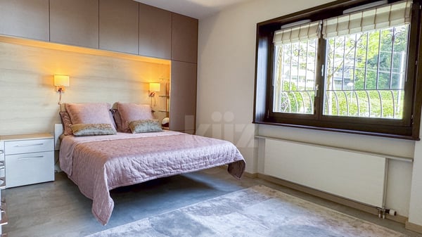 Bel appartement rénové avec balcon et vue panoramique 10