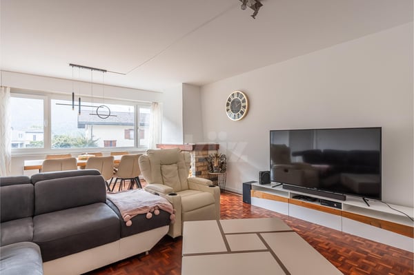 Bel appartement traversant avec balcon et vue dégagée 1