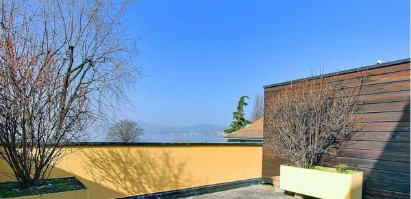 Charmant duplex avec belle terrasse et vue sur le lac 10