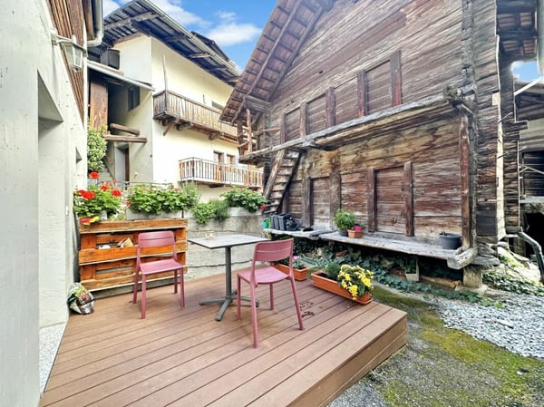 Vex - Charmant 2.5 pièces rénové avec terrasse 2