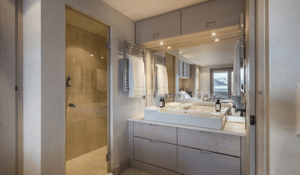 New build garden apartment moments from Medran 7
