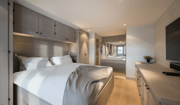 New build garden apartment moments from Medran 6