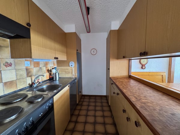 A bright 3 bedroom apartment, with panoramic views over the valley 5