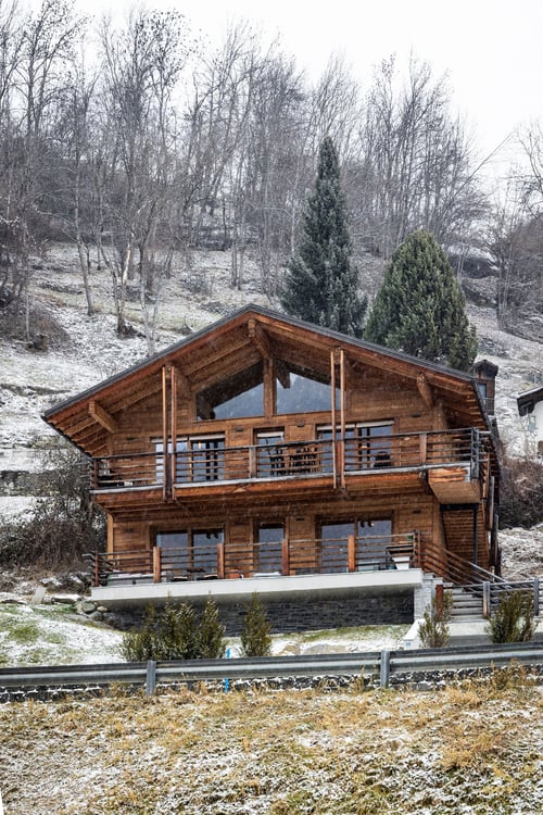 A modern 3-bedroom apartment, close to the lift station 8