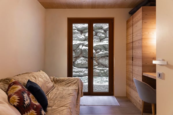 A modern 3-bedroom apartment, close to the lift station 4