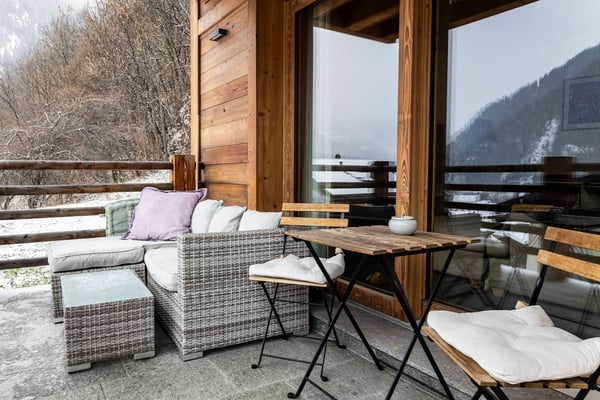 A modern 3-bedroom apartment, close to the lift station 7