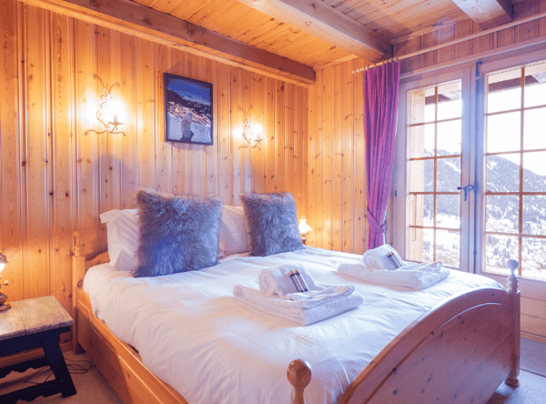 Two chalets with distinctive character, offering epic views over the mountains and valley. 6