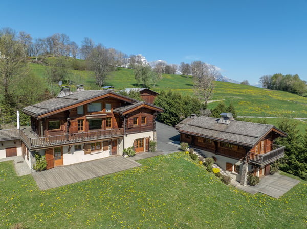 Propriété d'exception de deux chalets indépendants avec studio, face au Mont-Blanc 1
