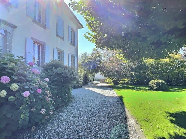 Spacieux 1.5p au calme dans une maison de Maître ! 8