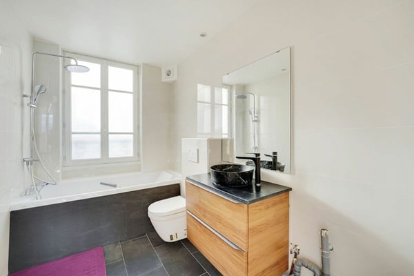 Paris : Appartement traversant proche des commodités entièrement rénové 4