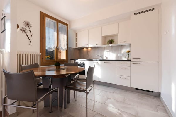 APPARTEMENT RÉNOVÉ - CACHET - OBJET RARE - GARAGE BOX - EN EXCLUSIVITÉ 2