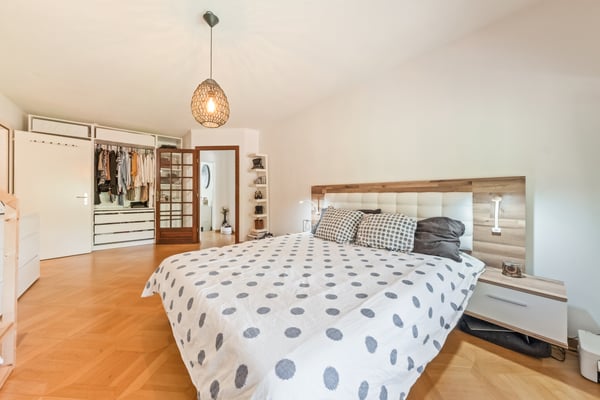 APPARTEMENT RÉNOVÉ AVEC JARDIN - AU CALME - 3-4 PARKINGS - EXCLUSIVITÉ 10