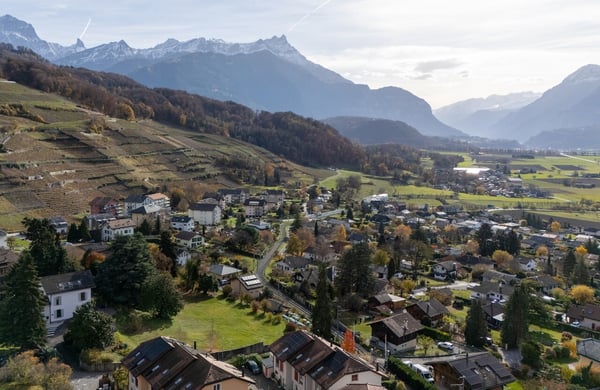 TERRAIN À BÂTIR ~2'083m2 = ~CHF 336.-/m2 / PERMIS EN FORCE 2 VILLAS 5