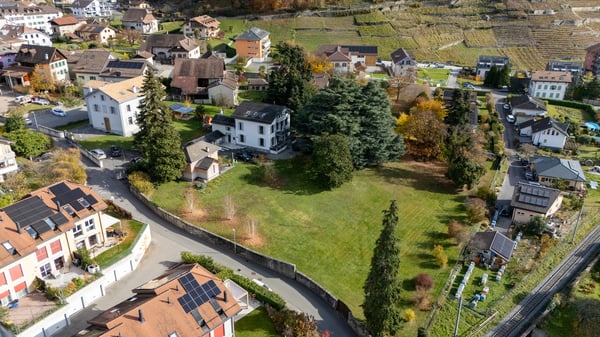 TERRAIN À BÂTIR ~2'083m2 = ~CHF 336.-/m2 / PERMIS EN FORCE 2 VILLAS 1