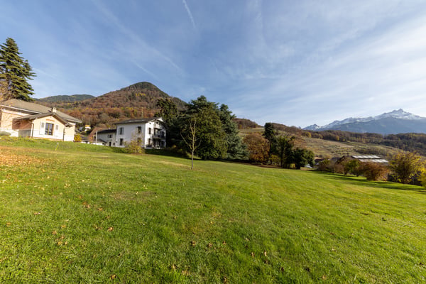 TERRAIN À BÂTIR ~2'083m2 = ~CHF 336.-/m2 / PERMIS EN FORCE 2 VILLAS 4