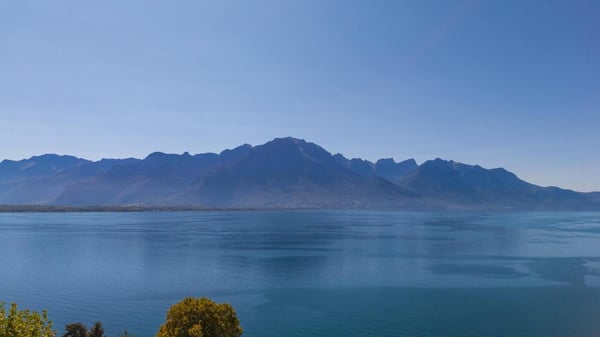 VILLA DE 3 APPARTEMENTS - VUE LAC IMPRENABLE - BIEN RARE - EXCLUSIVITÉ 1